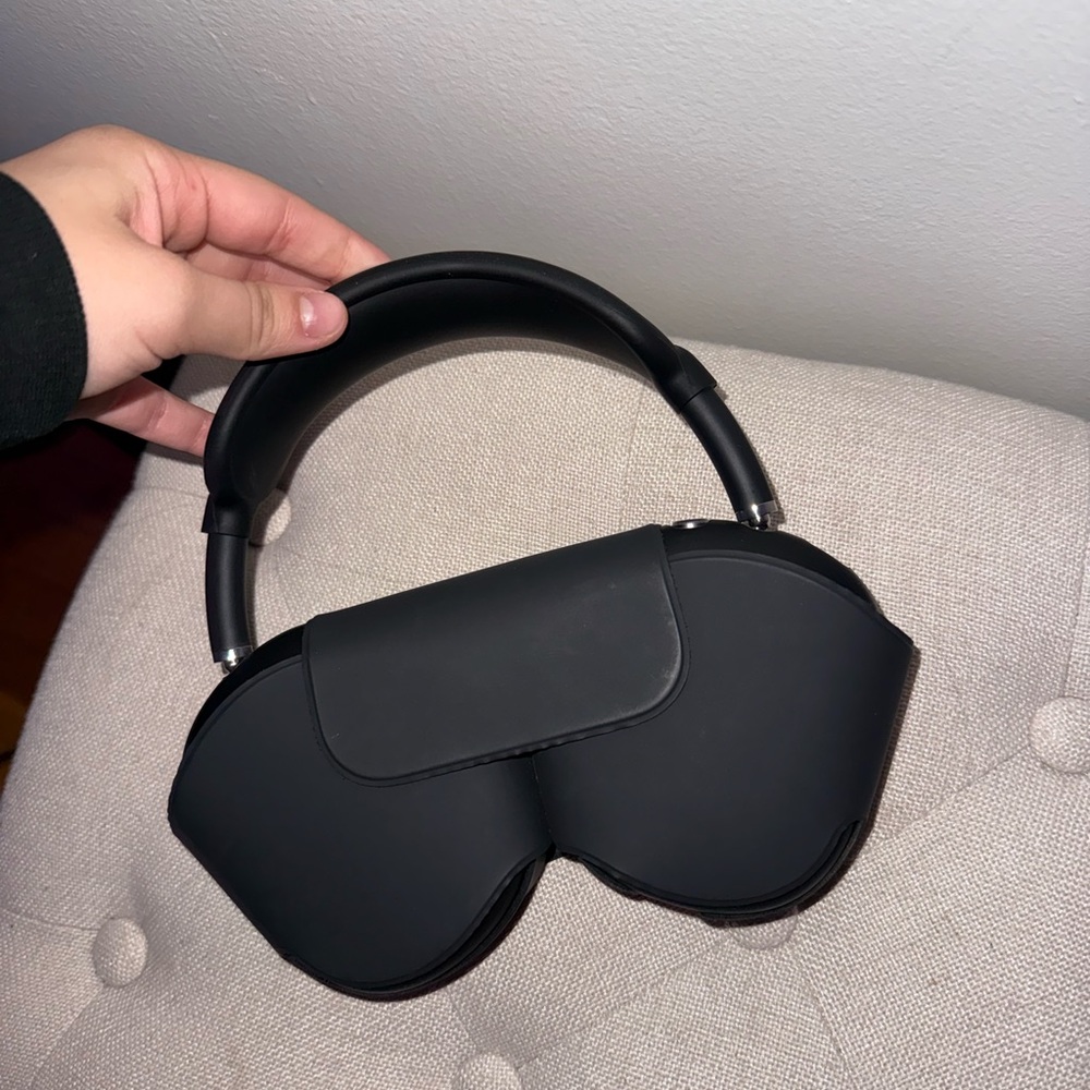 Black AirPod maxes